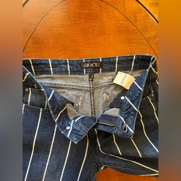 Flare/ bootcut/ bell bottom jeans w/ frayed hem striped Mid rise. Grace in LA 28 - Picture 8 of 12